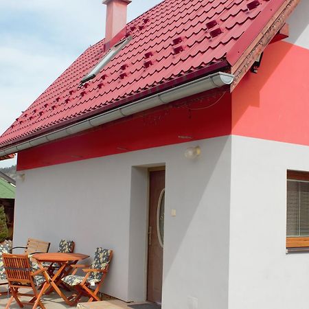 Petunia-Dom S Dvoma Spalnami Bešeňová Buitenkant foto