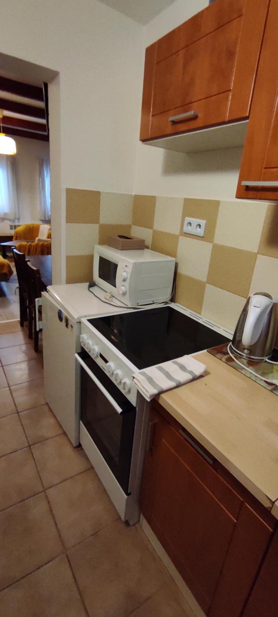 Petunia-Dom S Dvoma Spalnami Bešeňová Buitenkant foto