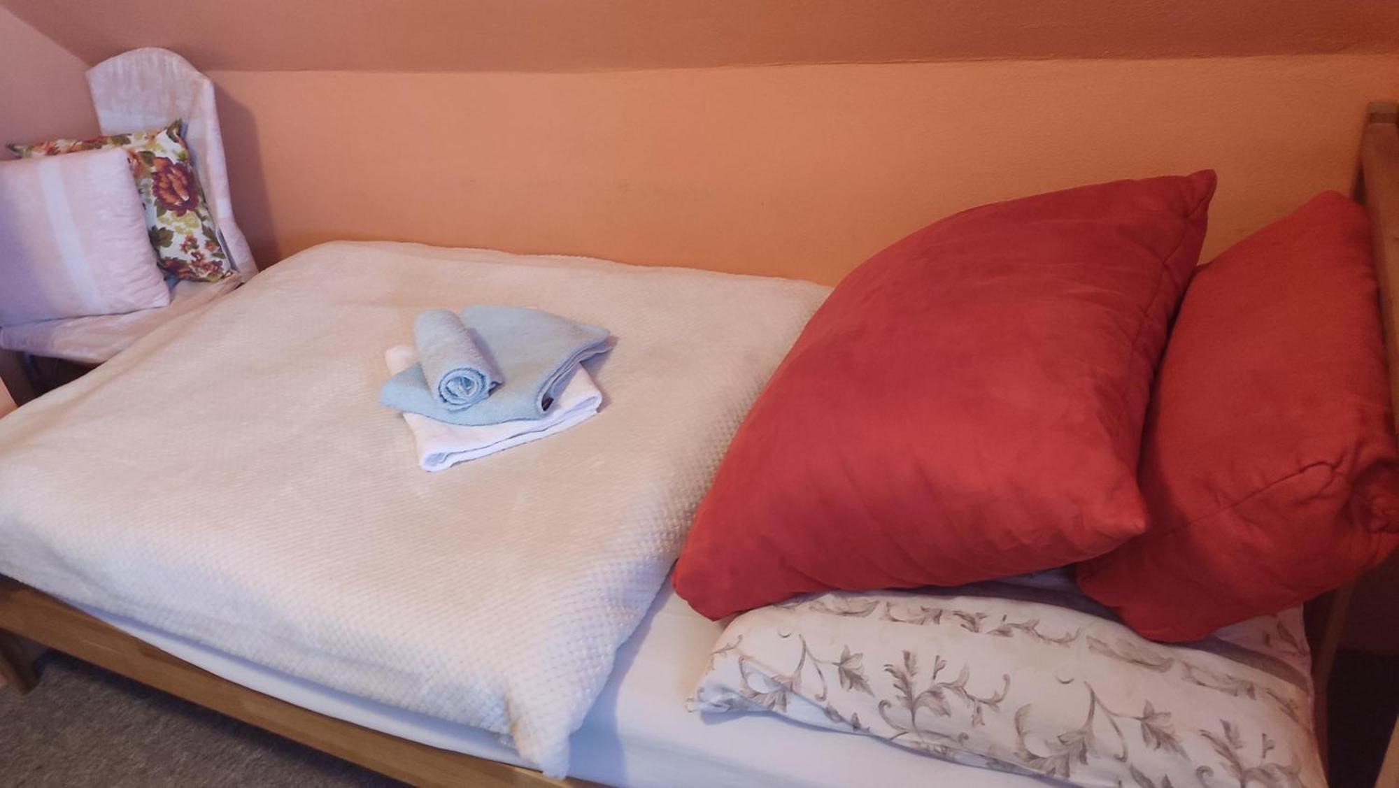 Petunia-Dom S Dvoma Spalnami Bešeňová Buitenkant foto