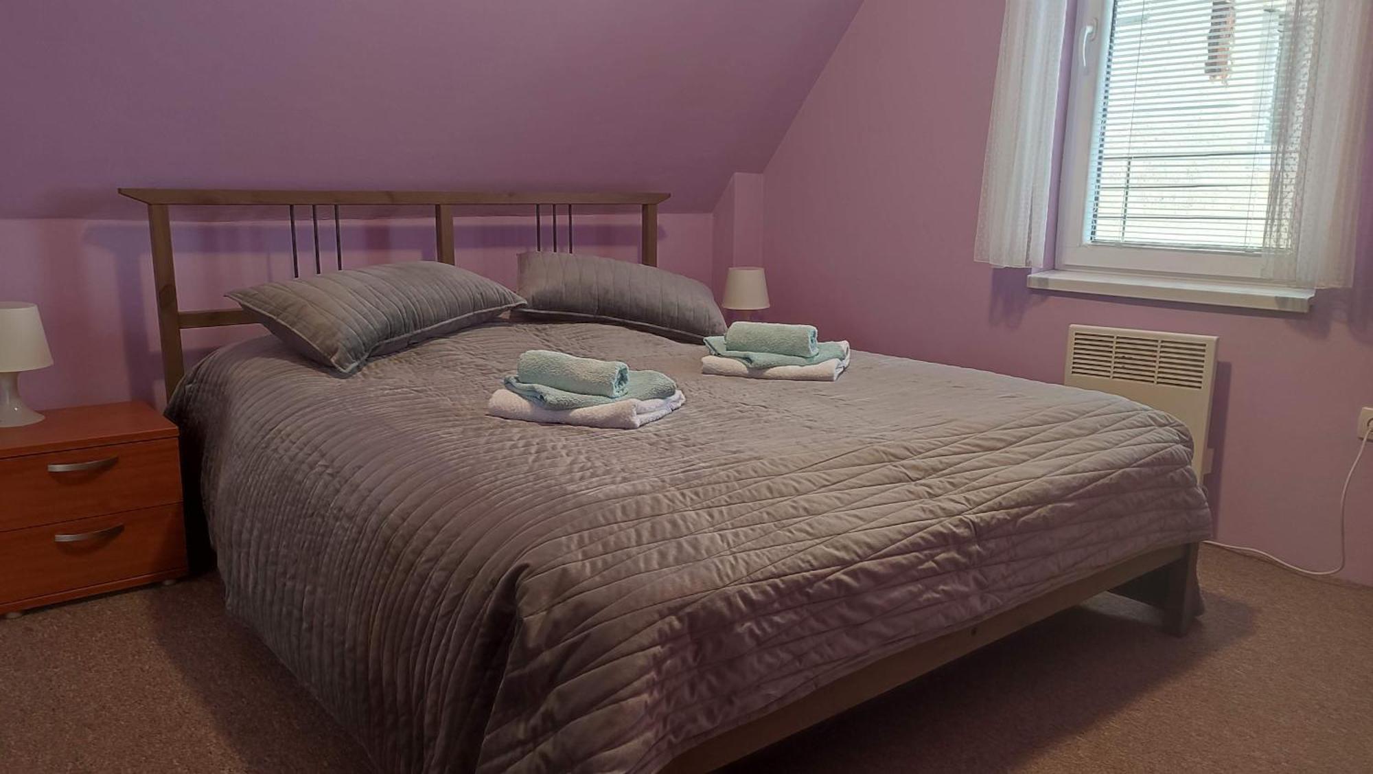 Petunia-Dom S Dvoma Spalnami Bešeňová Buitenkant foto