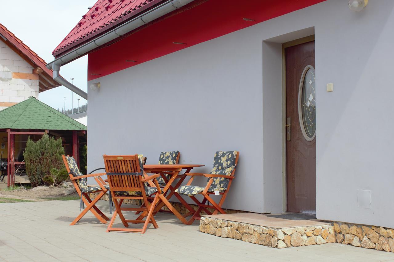 Petunia-Dom S Dvoma Spalnami Bešeňová Buitenkant foto